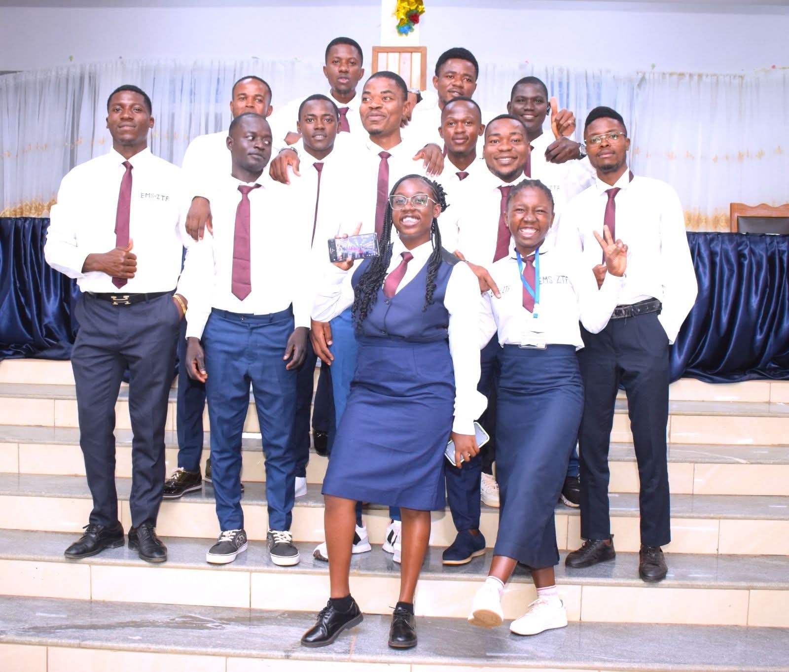 Étudiants EMS-ZTF en uniforme officiel